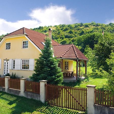 Bábakalács Vila Fony Exterior foto
